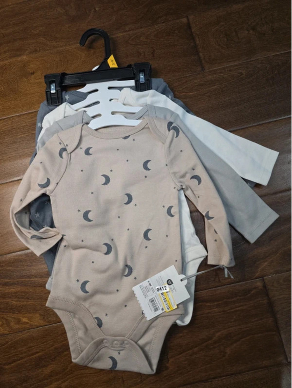 6 to 9m brand new long sleeve body suits from cloud island item 412G5